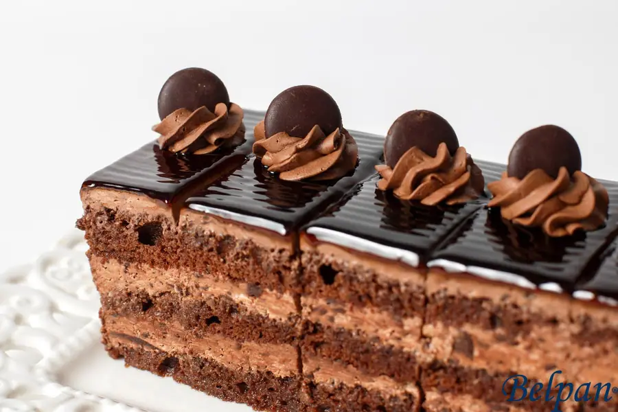 Felii de prăjitură Choco cu ciocolată — Belpan Suceava