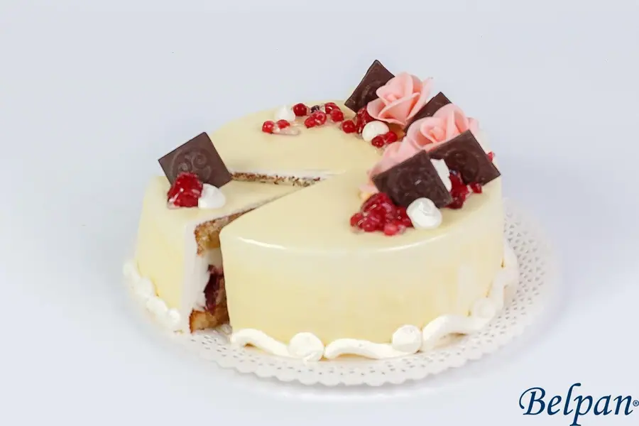 Tort cu fructe și frișcă — Belpan Suceava